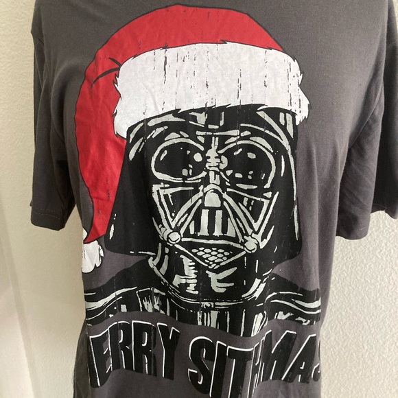 ❤️$15 Star Wars “Merry Sithmas” tee - Picture 2 of 4